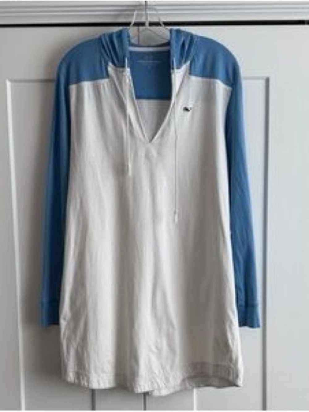 Vineyard Vines Women’s Two-Tone Hooded Long Sleeve Top - White and Light Blue